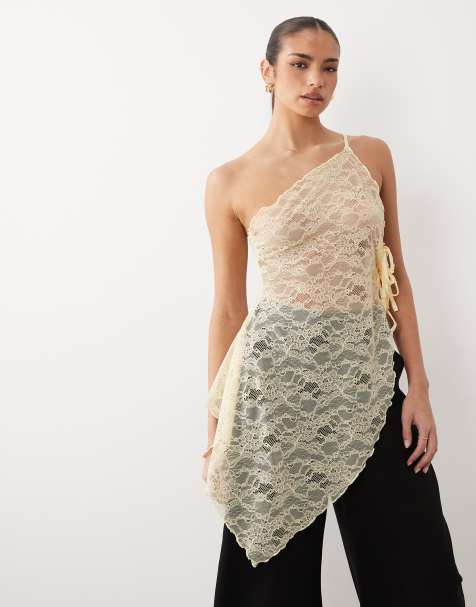 ASOS DESIGN – Asymmetrisches Oberteil aus Spitze in Gelb mit seitlicher Schnürung - view 1