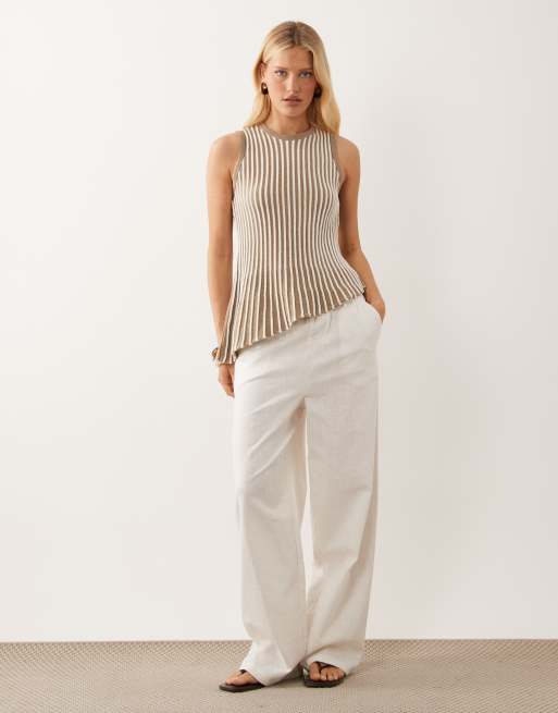 ASOS DESIGN – Asymmetrisches, plissiertes Strickoberteil in Mokka mit Streifenmuster, 2 von 4