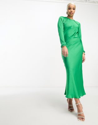 ASOS DESIGN - Asymmetrisches Satin-Maxikleid in leuchtendem Grün mit Knopfdetail