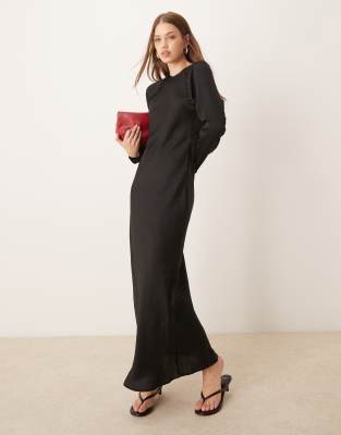 ASOS DESIGN - Asymmetrisches Satin-Maxikleid in Schwarz mit Knopfdetail