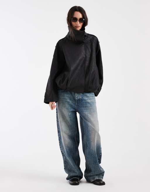 ASOS DESIGN asymmetrisk bomberjacka i läderimitation med ståkrage i svart, 2 av 4