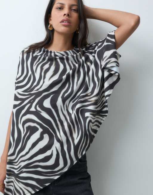 ASOS DESIGN asymmetrisk cape-topp med zebramönster, 2 av 5