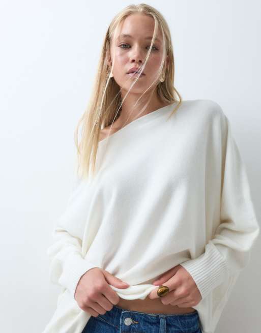 ASOS DESIGN asymmetrisk løstsiddende offshoulder-striktrøje med batwing-ærmer i creme, 4 af 5