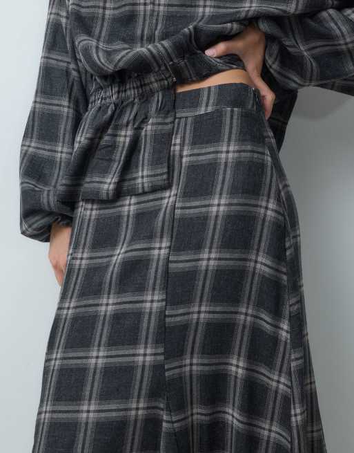 ASOS DESIGN asymmetrisk maxikjol med sänkt midja i monorutigt set, 5 av 5