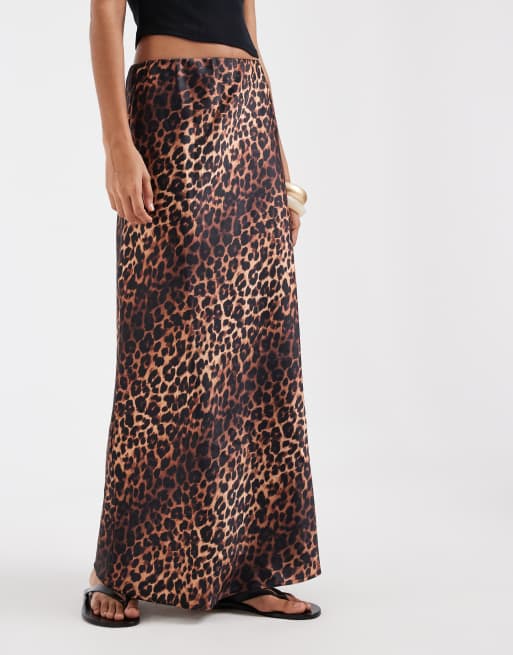 ASOS DESIGN - Asymmetrisk maxinederdel i satin med dyreprint, 2 af 5