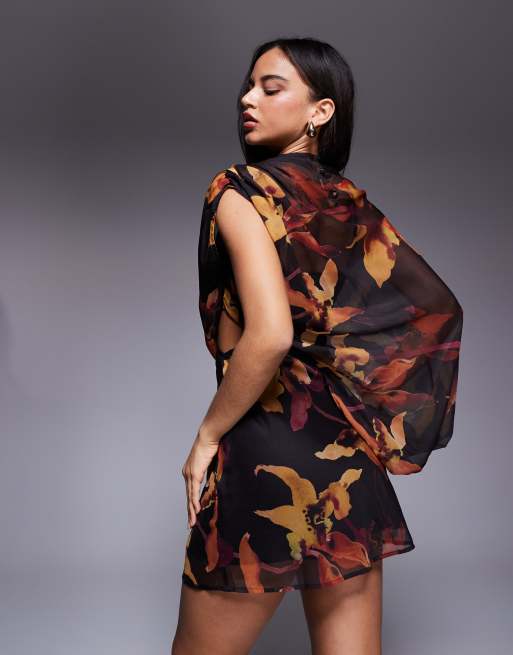 ASOS DESIGN – Asymmetrisk miniklänning med hög krage, utskurna detaljer och abstrakt blommönster, 3 av 4