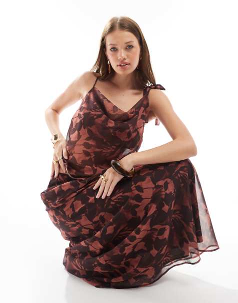 ASOS DESIGN - Asymmetrisk overdel i chiffon med vandfaldsudskæring og sløret blomstermønster - view 1
