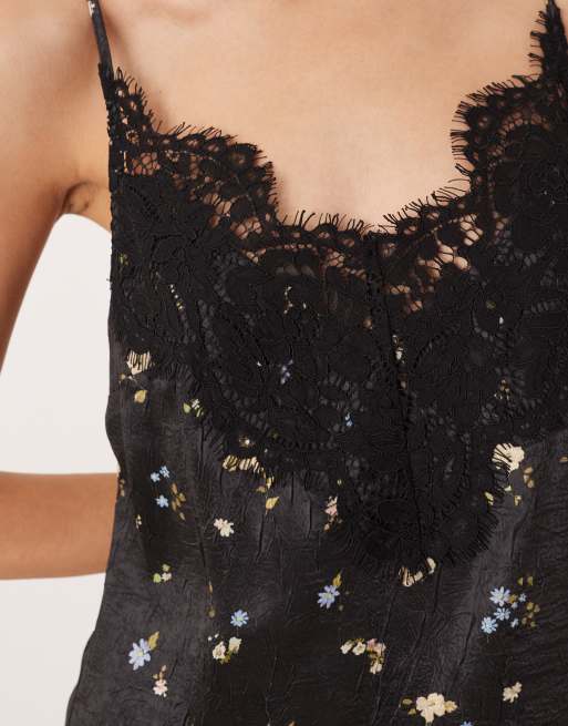 ASOS DESIGN - Asymmetrisk sort cami-minikjole i satin med blondekanter og blomstermønster, 2 af 4