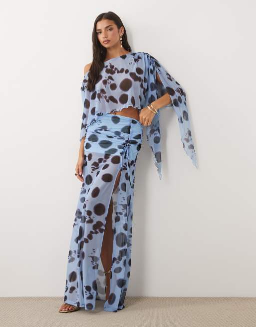 ASOS DESIGN asymmetrisk top i cape-stil med prikker i blå, 2 af 4