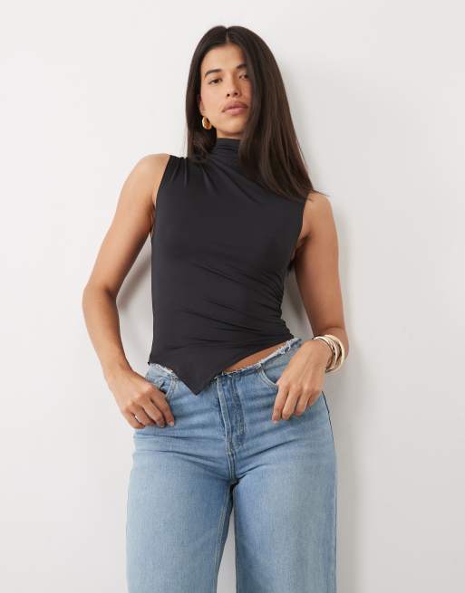 ASOS DESIGN - Asymmetrisk top med tætsiddende, høj hals og rynker i sort, 3 af 4