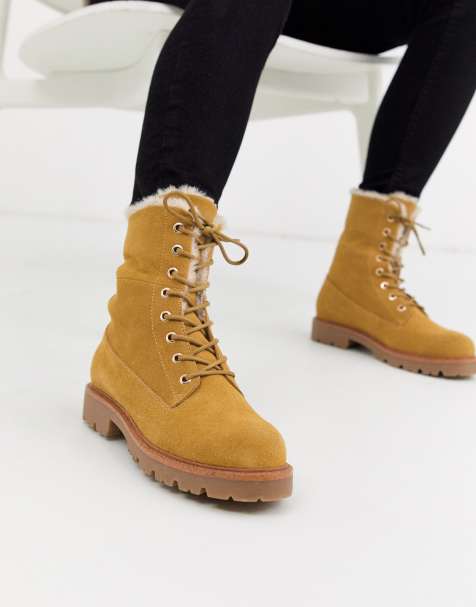 ASOS DESIGN - Atlantis - Bottines en daim et fourrures lacées façon chaussures de randonnée