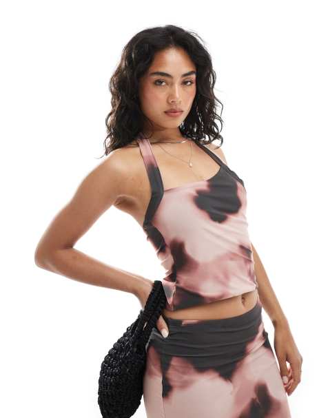 ASOS DESIGN – Åtsmitande topp med halterneck och abstrakt tryck, del av set - view 1