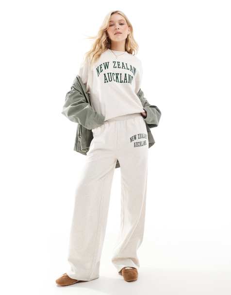ASOS DESIGN - Auckland - Co-ord set van geborduurde sweater en joggingbroek - view 1