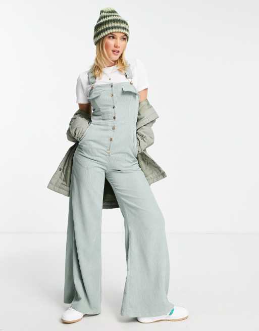 ASOS DESIGN – Ausgestellte Cord-Latzhose in Salbeigrün mit Knopfleiste