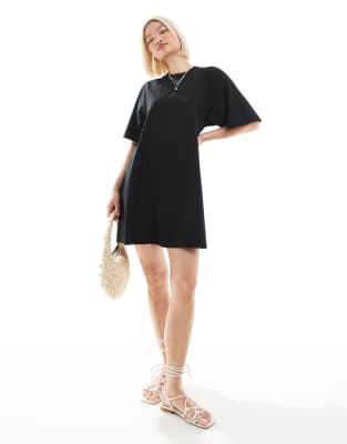 ASOS DESIGN - Ausgestelltes Minikleid in Schwarz mit Oberteil im T-Shirt-Stil