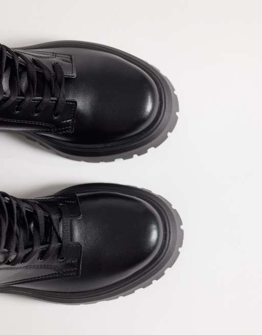 ASOS DESIGN – Ava – Flache Schnürstiefel in Schwarz, weite Passform, 3 von 4