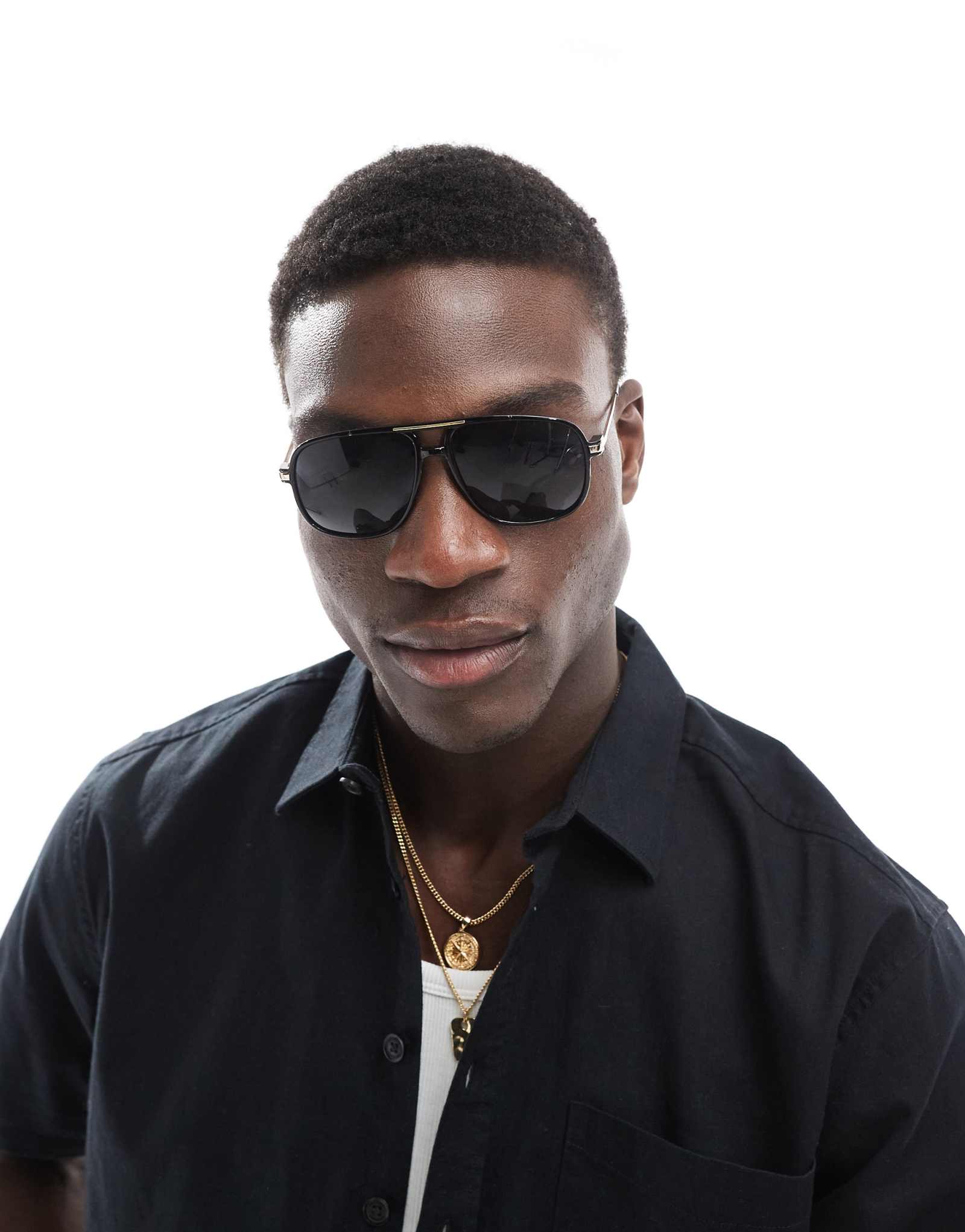 ДИЗАЙНЕРСКИЕ солнцезащитные очки-авиаторы ASOS с черными линзами и черной оправой с золотыми деталями