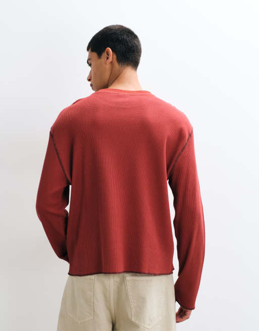 ASOS DESIGN avslappnad boxig våffelstickad långärmad t-shirt med grafiskt tryck i rött, 4 av 5