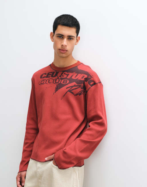 ASOS DESIGN avslappnad boxig våffelstickad långärmad t-shirt med grafiskt tryck i rött, 5 av 5