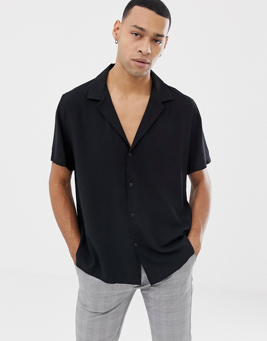 ASOS DESIGN – Avslappnad skjorta med djup halsringning och platt krage-Svart