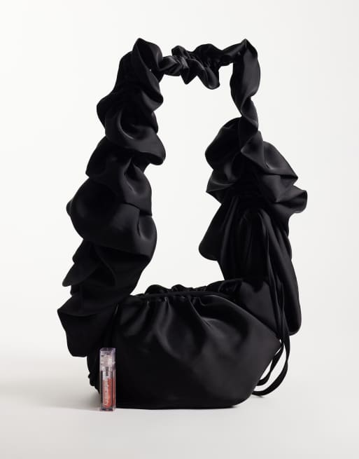 ASOS DESIGN axelväska i nylon med rynkade detaljer i svart, 2 av 4