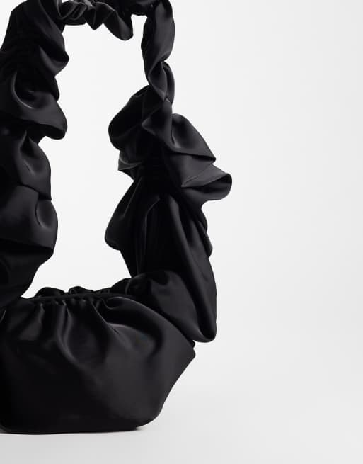 ASOS DESIGN axelväska i nylon med rynkade detaljer i svart, 4 av 4