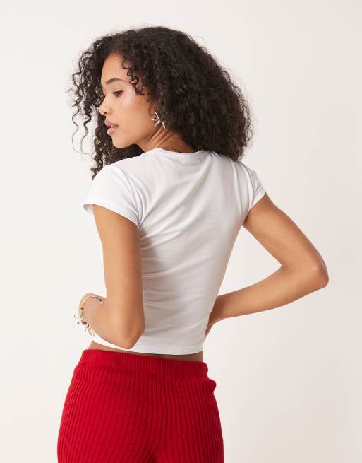 ASOS DESIGN - Baby T-shirt met 'Hot and Spicy'-chiliprint in ecru, 2 van 4