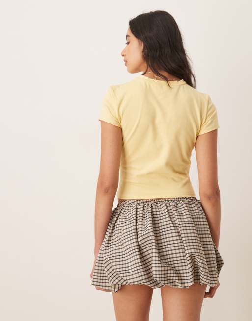 ASOS DESIGN - Baby-T-shirt met hotelprint in geel, 3 van 4