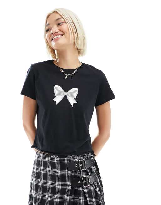 ASOS DESIGN - Baby T-shirt met strikprint in zwart