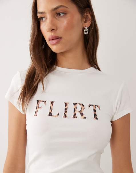 ASOS DESIGN Baby-T-Shirt mit Flirt-Slogan in Leopardenmuster und Weiß - view 1