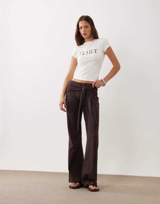 ASOS DESIGN Baby-T-Shirt mit Flirt-Slogan in Leopardenmuster und Weiß, 4 von 4