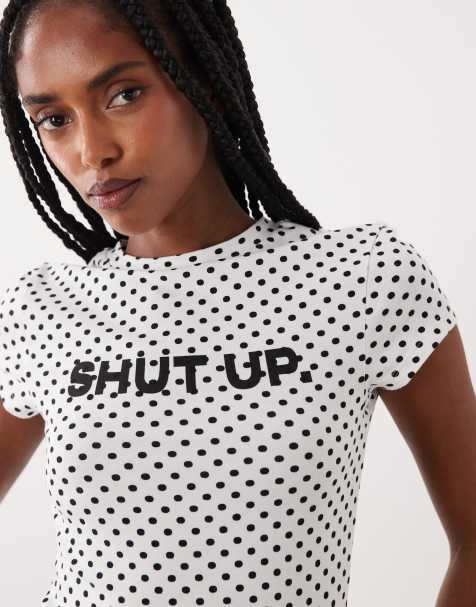 ASOS DESIGN Baby-T-Shirt mit Shut Up-Slogan im schwarz-weißen Polka-Dot-Muster - view 1