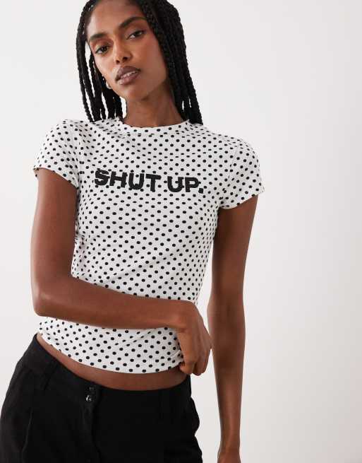 ASOS DESIGN baby tee avec slogan shutup à pois monochromes, 4 de 4
