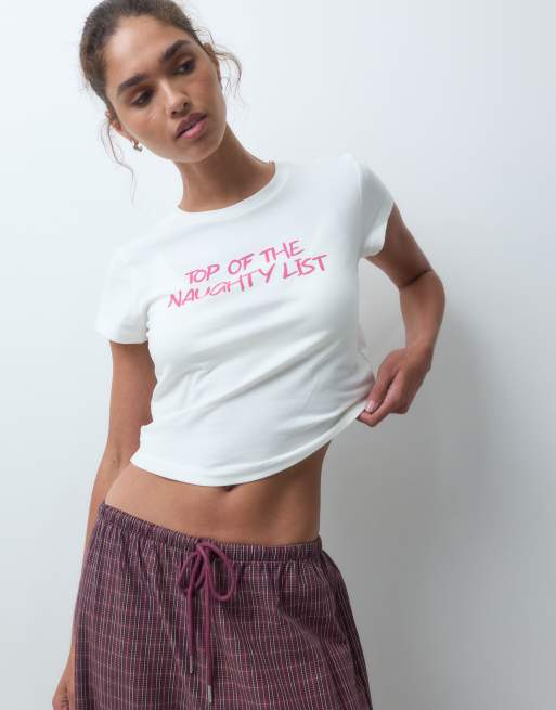 ASOS DESIGN baby tee med grafik og pyjamasæt med vævede ternede bukser i burgundy, 4 af 4