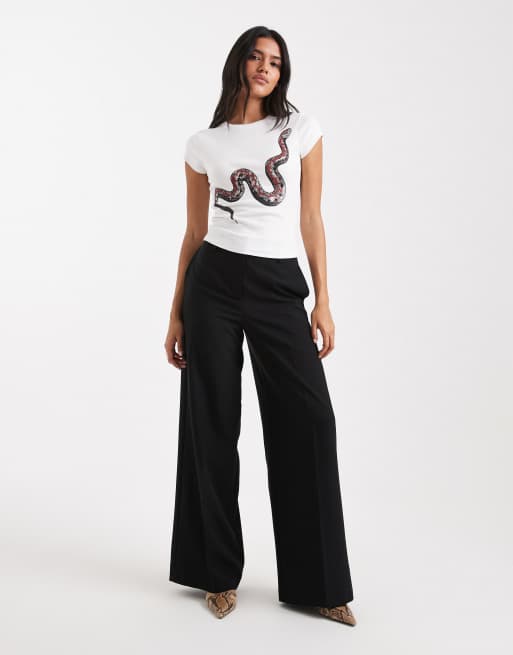 ASOS DESIGN - Baby tee met grafische slangenprint in wit, 2 van 4