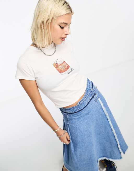 ASOS DESIGN - Baby tee met old fashioned-print in wit