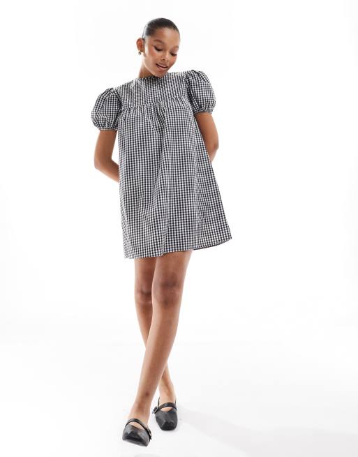 ASOS DESIGN – Babydoll-Hängerkleid mit Puffärmeln und schwarzem Vichy-Karomuster