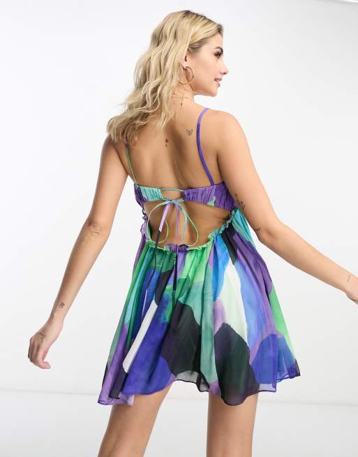 ASOS DESIGN Babydoll Kleid in Minilange mit abstraktem Print in Lila und geruschtem Dekollete ASOS