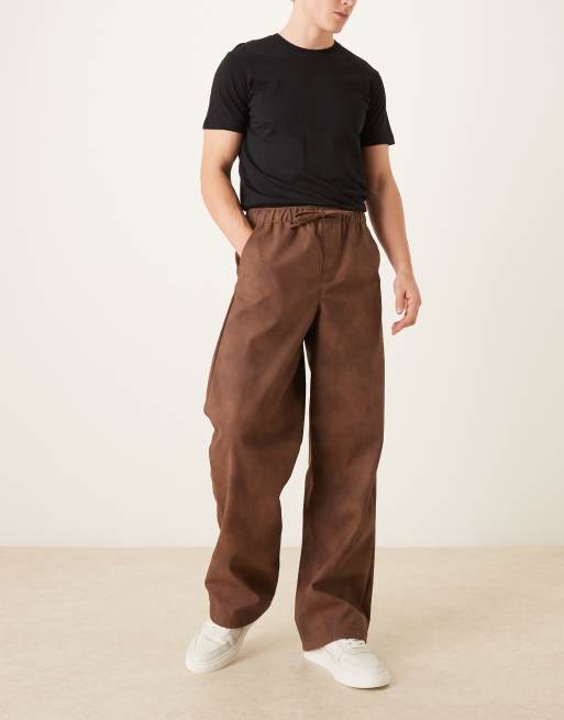 ASOS DESIGN - Baggy broek van imitatiesuède met elastische taille in bruin, 2 van 5