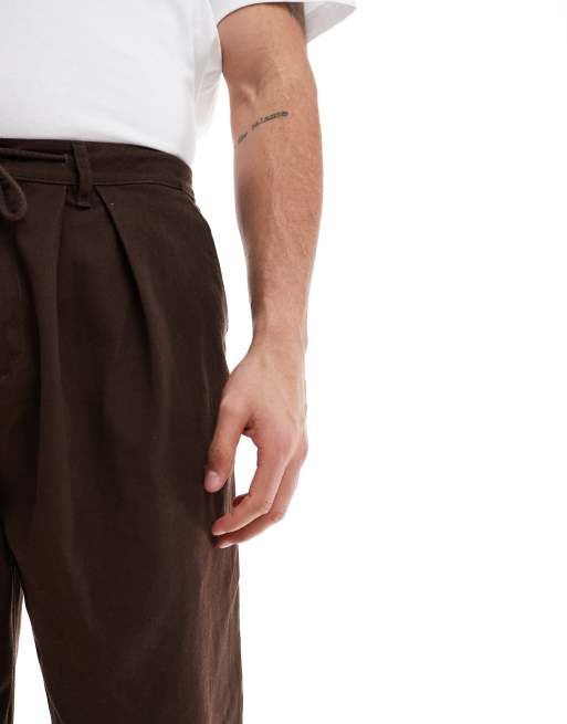 ASOS DESIGN - Baggy chino met plooien en koord in de taille in bruin, 3 van 5
