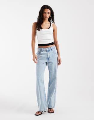 ASOS DESIGN - Baggy-Jeans in Acid-Waschung mit niedrigem Bund-Blau
