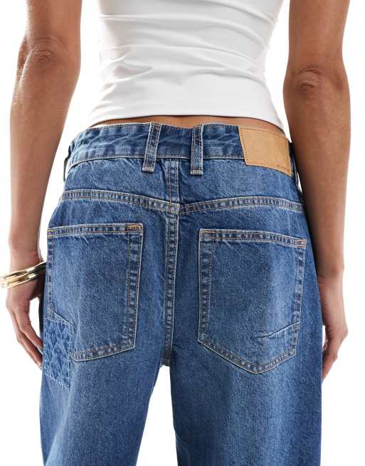 ASOS DESIGN - Baggy jeans met lage taille in donkerblauw met gebloemd patchwork-detail , 4 van 5