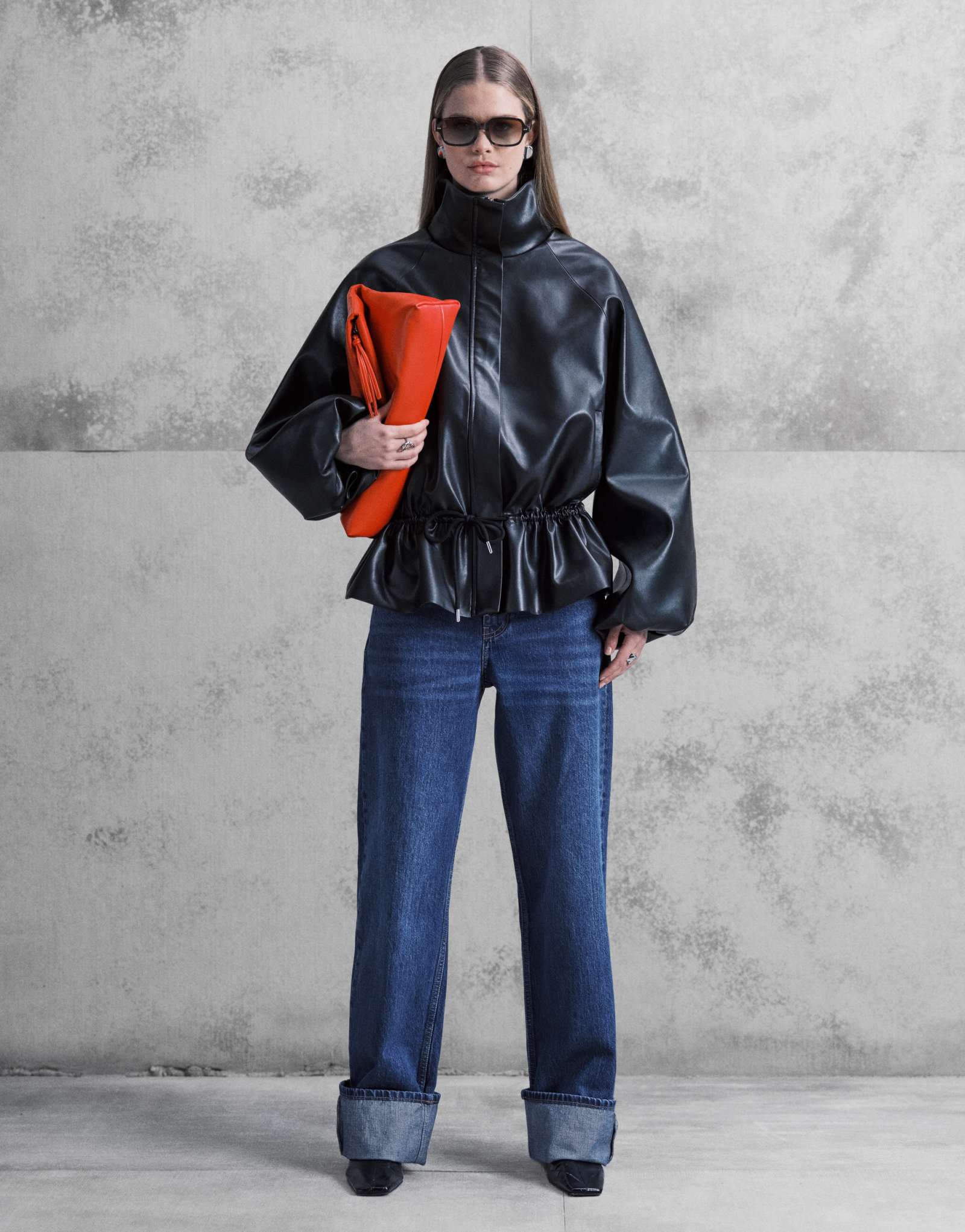 ДИЗАЙНЕРСКИЕ мешковатые джинсы ASOS с подвернутым низом темно-синего цвета