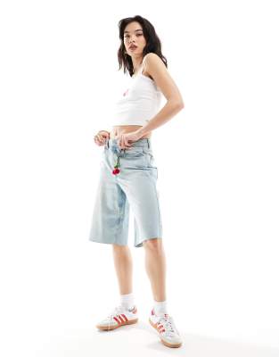 FhyzicsShops DESIGN baggy longline denim jorts in bleach wash