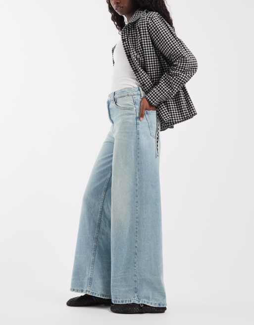 ASOS DESIGN baggy wide leg jean in lightwash blue, 3 of 5