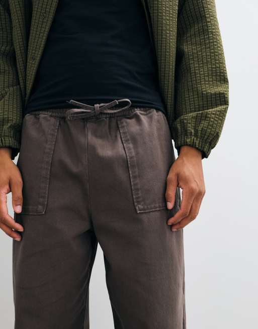 ASOS DESIGN baggybyxor med fickor i militärstil i brunt, 3 av 5