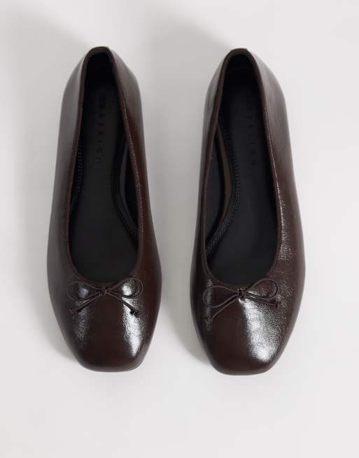 ASOS DESIGN - bailarinas Lion con lazo y ancho especial en chocolate, 2 de 4