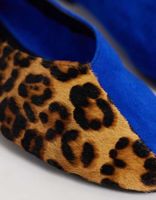 ASOS DESIGN ballerinaskor i premium läder och mocka med hår på ytan i kobolt och leopard, 3 av 4