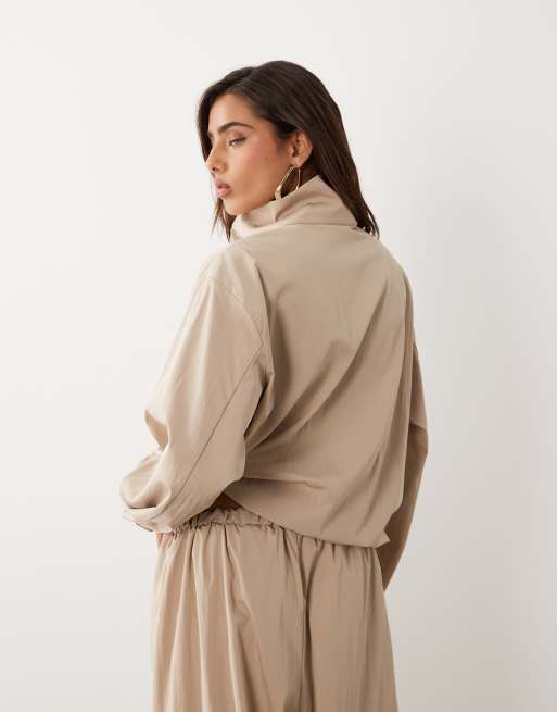 ASOS DESIGN – Ballon-Jacke aus Funktionsmaterial in Steinbeige mit Stehkragen, Kombiteil, 4 von 4