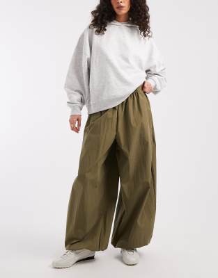 ASOS DESIGN - Ballon-Schlupfhose aus Baumwoll-Nylon-Mix in Khaki-Grün